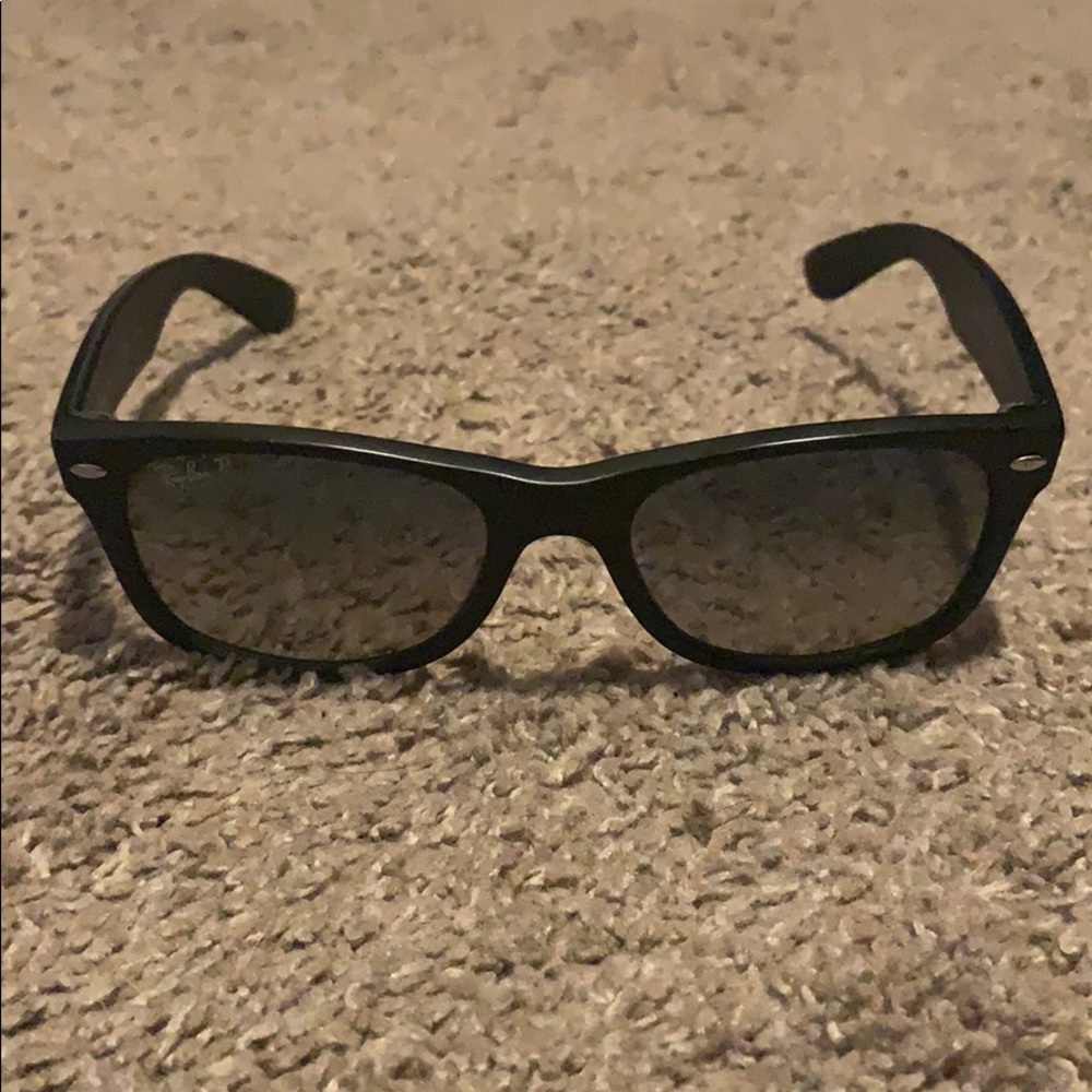 Ray Ban New Wayfarer Sunglasses (RB2132)